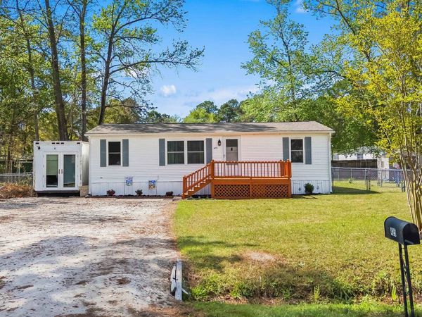 425 Sand Hill Dr., Conway, SC 29526