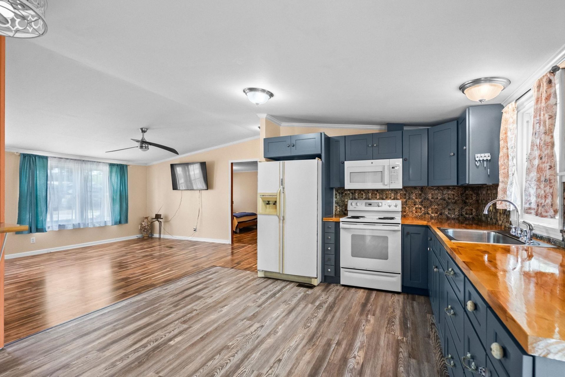 425 Sand Hill Dr. Photo 13