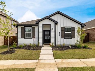 6736 Windfall Drive, Fort Worth, TX 76135