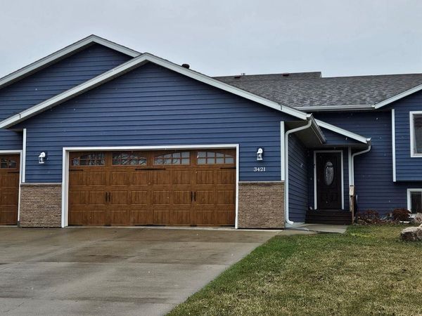 3421 Oak Ln, Brookings, SD 57006