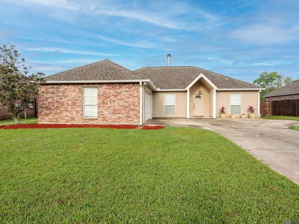 13417 Orleans Dr, Gonzales, LA 70737