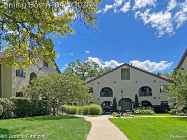 42160 Woodward Avenue, Bloomfield Hills, MI 48304