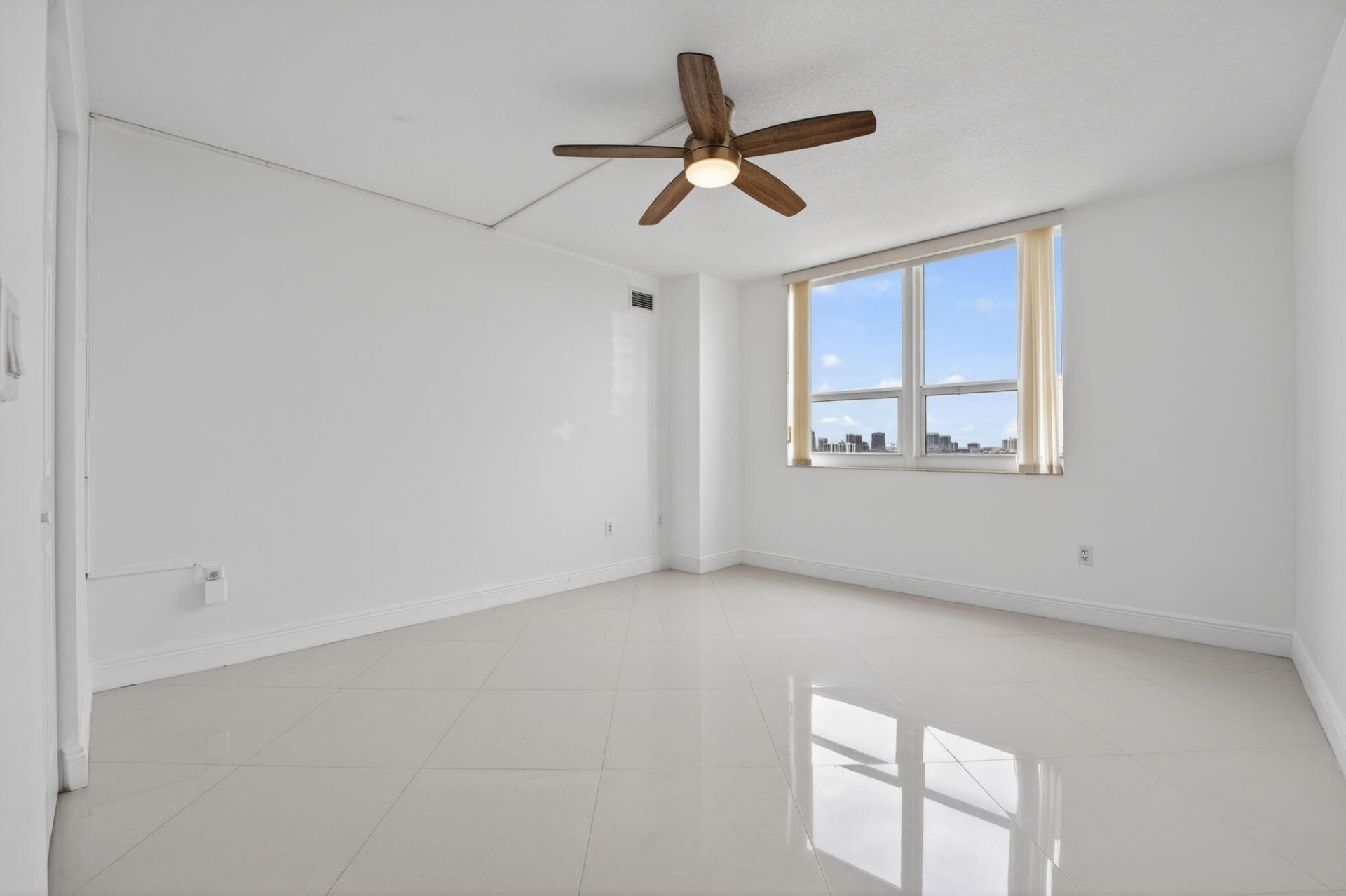 3232 Coral Way, Unit 1601, Miami, FL 33145 Photo