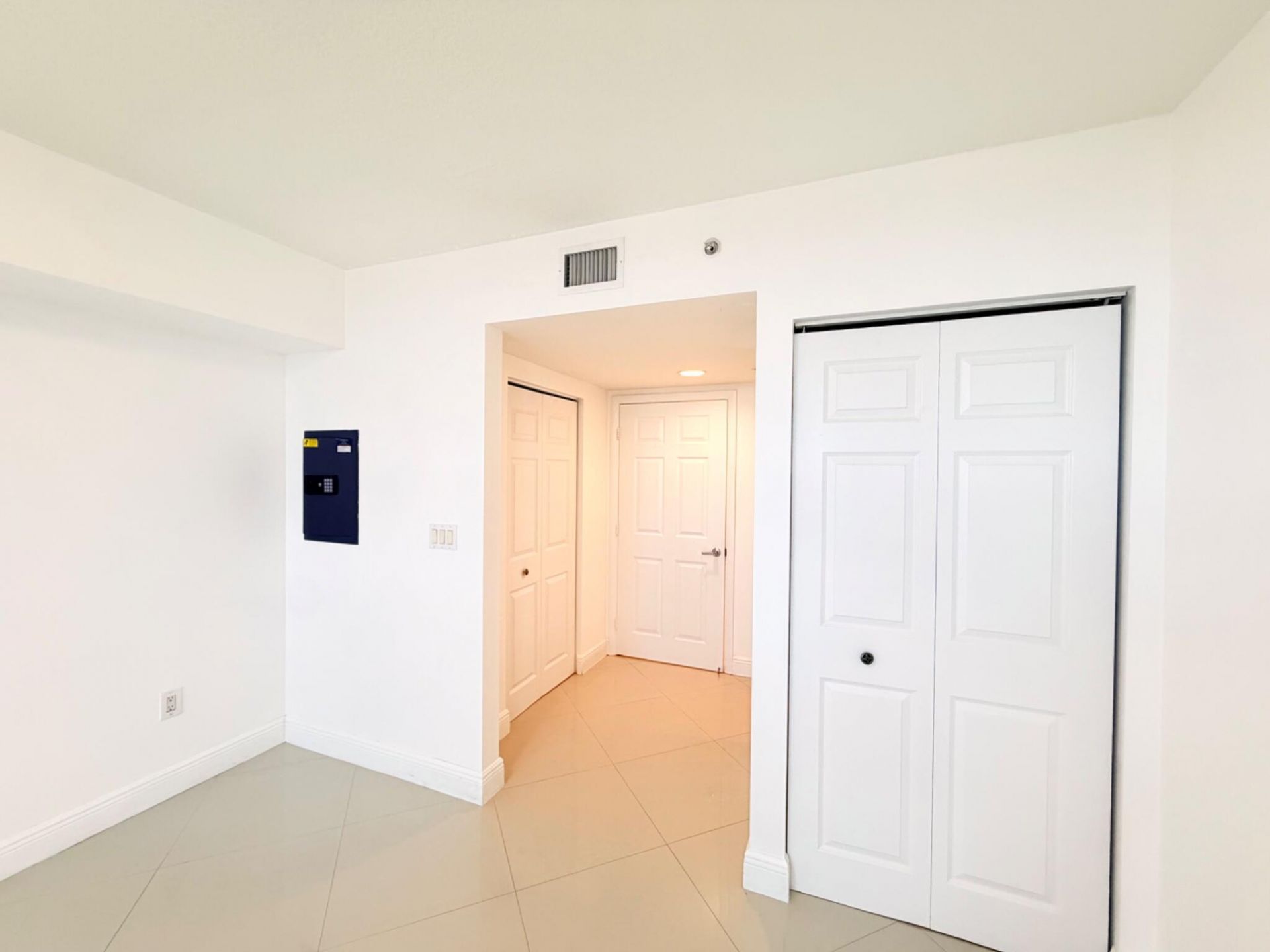 3232 Coral Way, Unit 1601, Miami, FL 33145 Photo