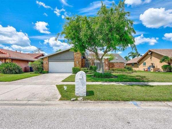 10976 HARBORSIDE DRIVE , LARGO, FL 33773