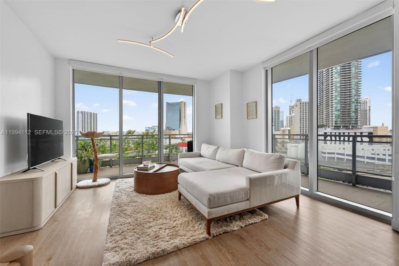 90 SW 3rd St, Unit 1105, Miami, FL 33130 Photo