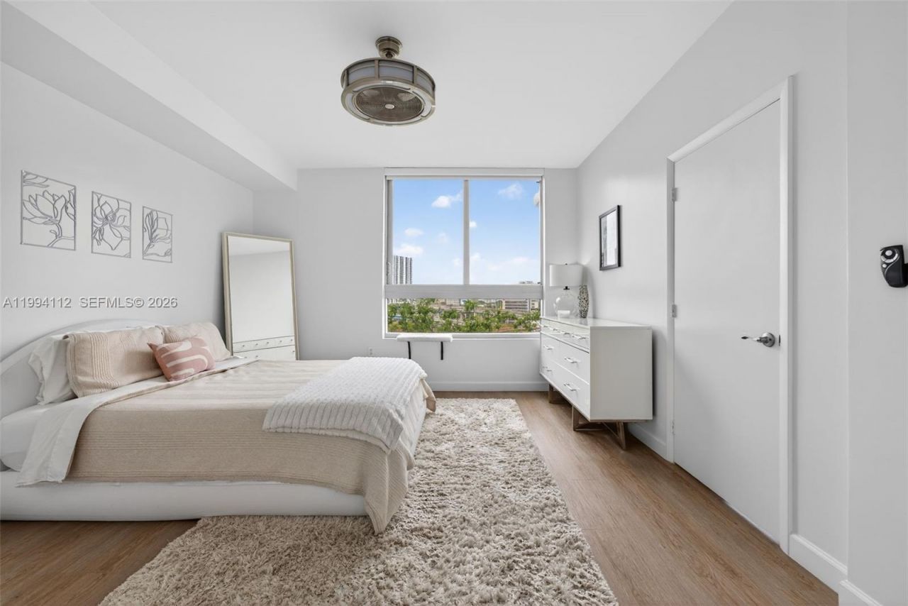 90 SW 3rd St , Unit 1105, Miami, FL 33130 Photo