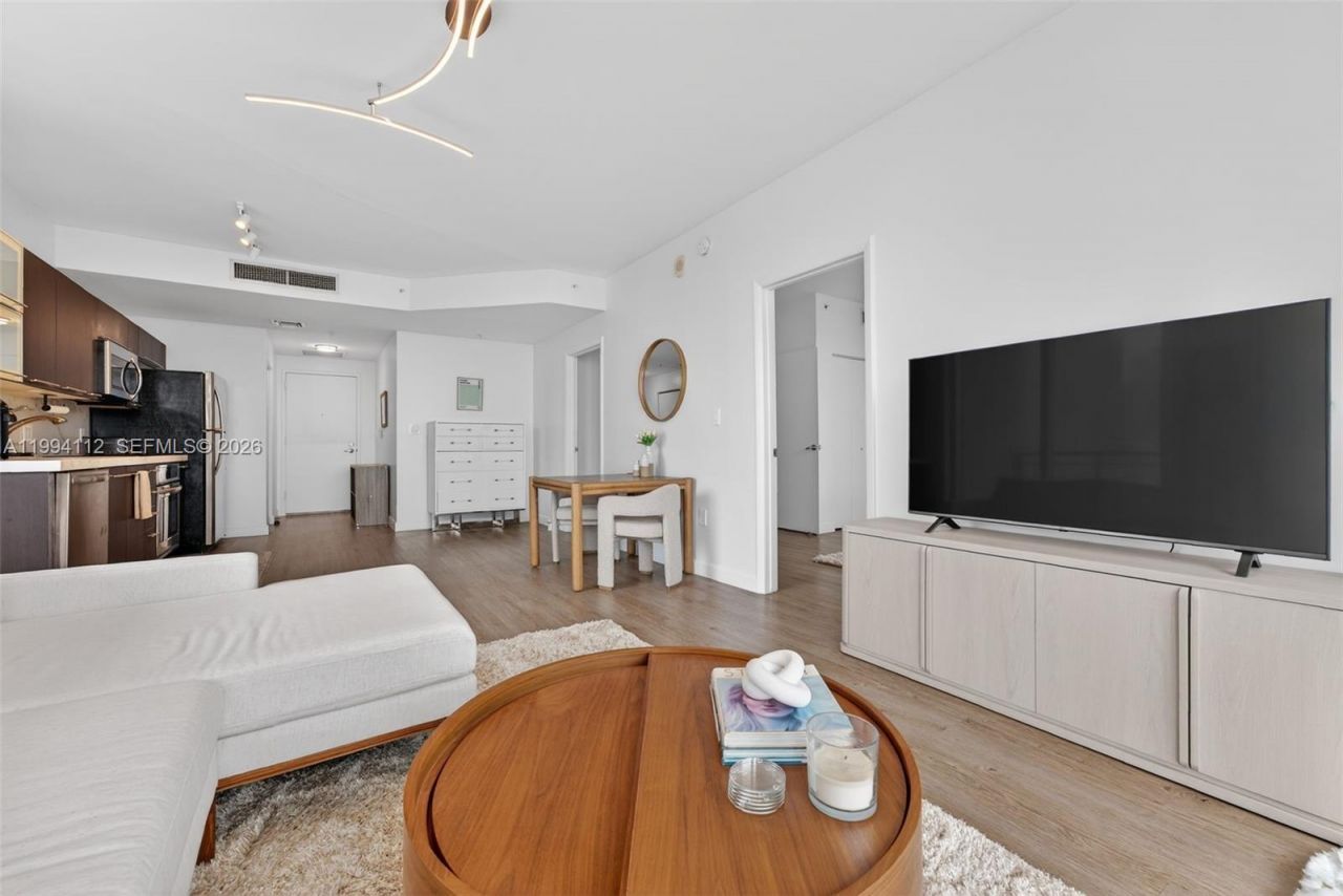 90 SW 3rd St, Unit 1105, Miami, FL 33130 Photo