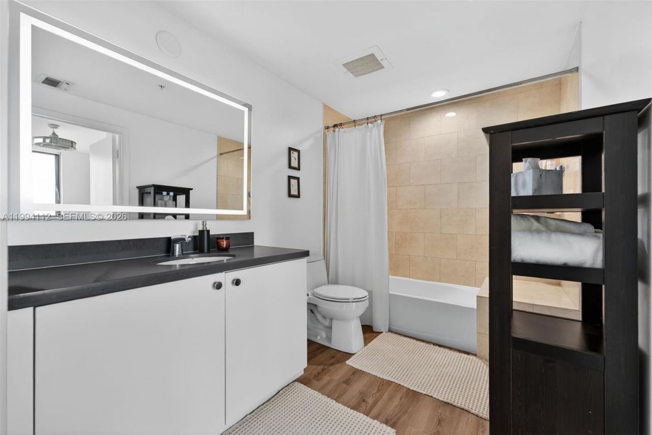 90 SW 3rd St , Unit 1105, Miami, FL 33130 Photo