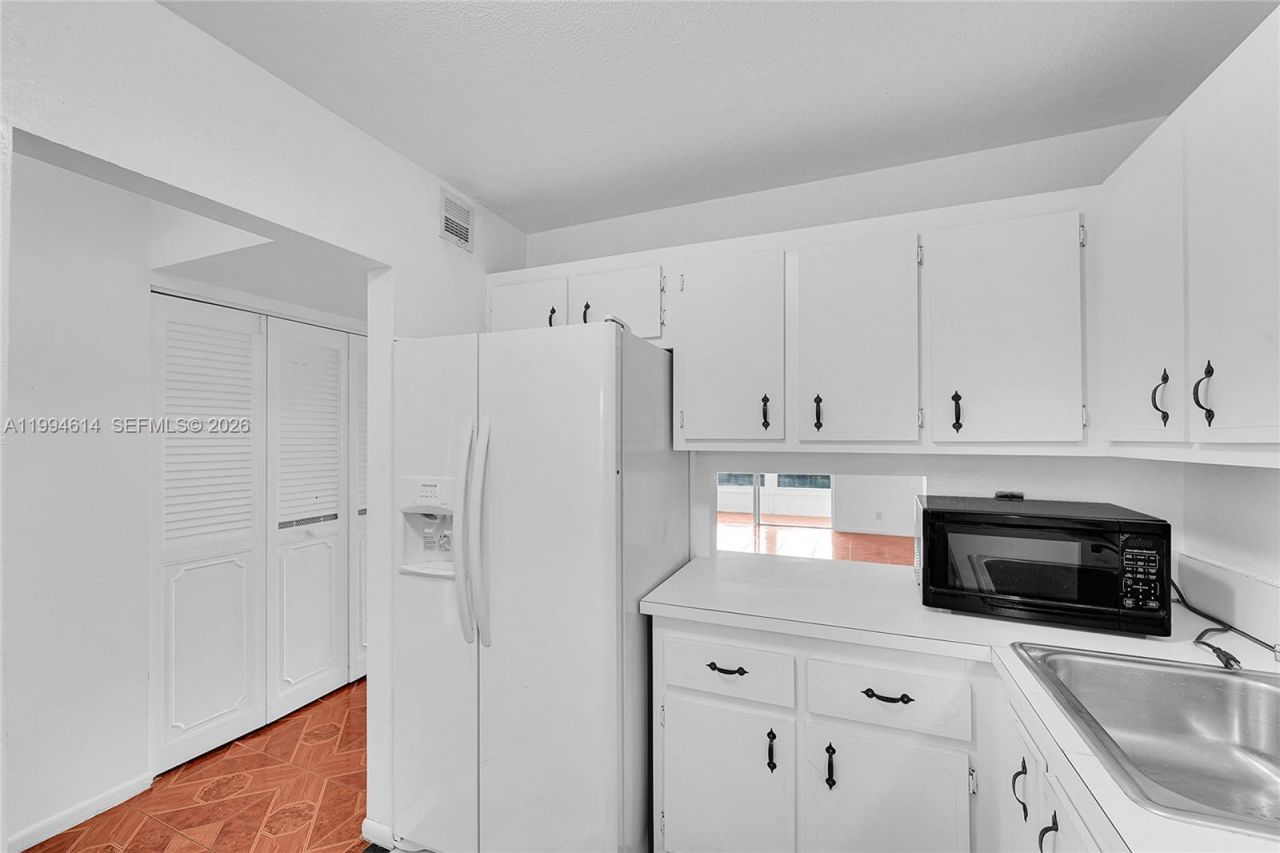 3090 NW 46th Ave , Unit 212C, Lauderdale Lakes, FL 33313 Photo