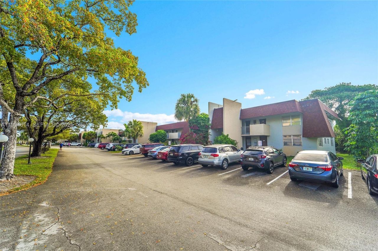 3090 NW 46th Ave , Unit 212C, Lauderdale Lakes, FL 33313 Photo