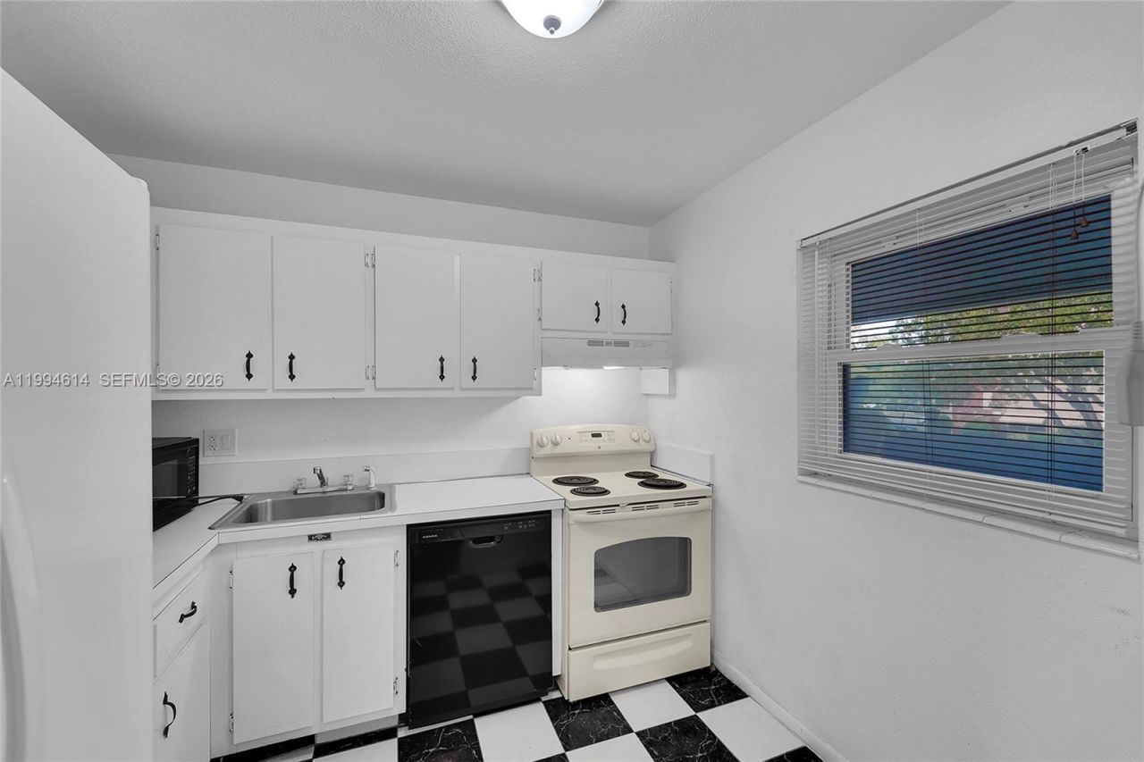 3090 NW 46th Ave , Unit 212C, Lauderdale Lakes, FL 33313 Photo