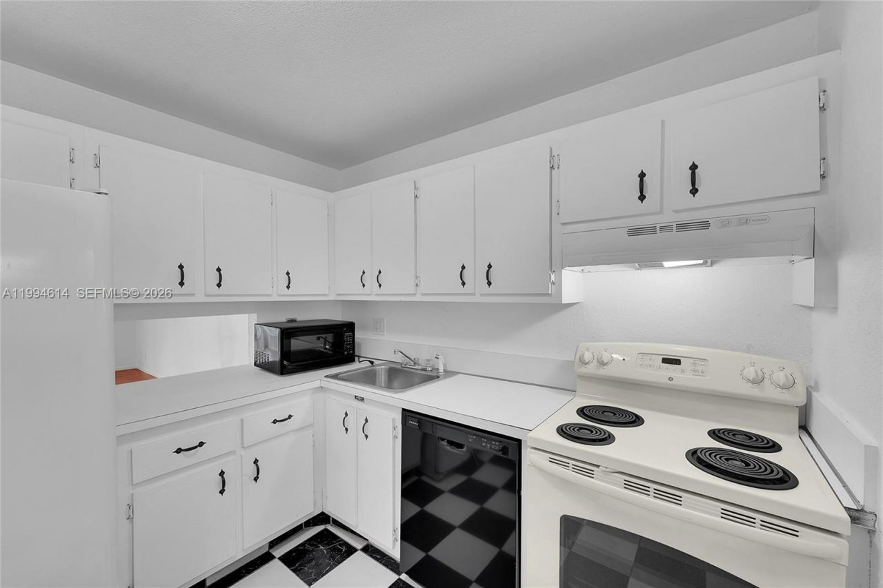 3090 NW 46th Ave , Unit 212C, Lauderdale Lakes, FL 33313 Photo