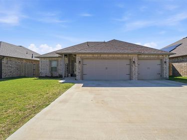 206 NW Granite Ave, Cache, OK 73527