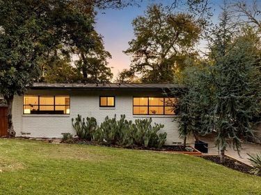 2849 Claudette Avenue, Dallas, TX 75211