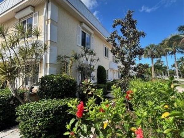 296 4th AVE S, Unit 296, NAPLES, FL 34102