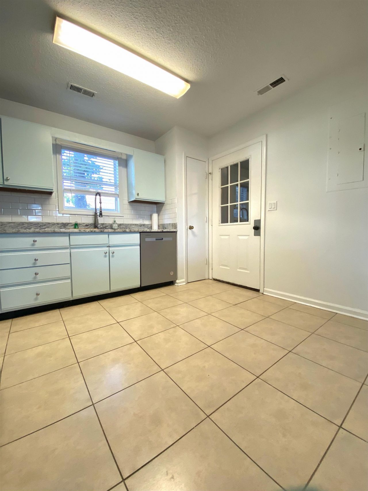 13 S Poplar Dr.  Photo 5