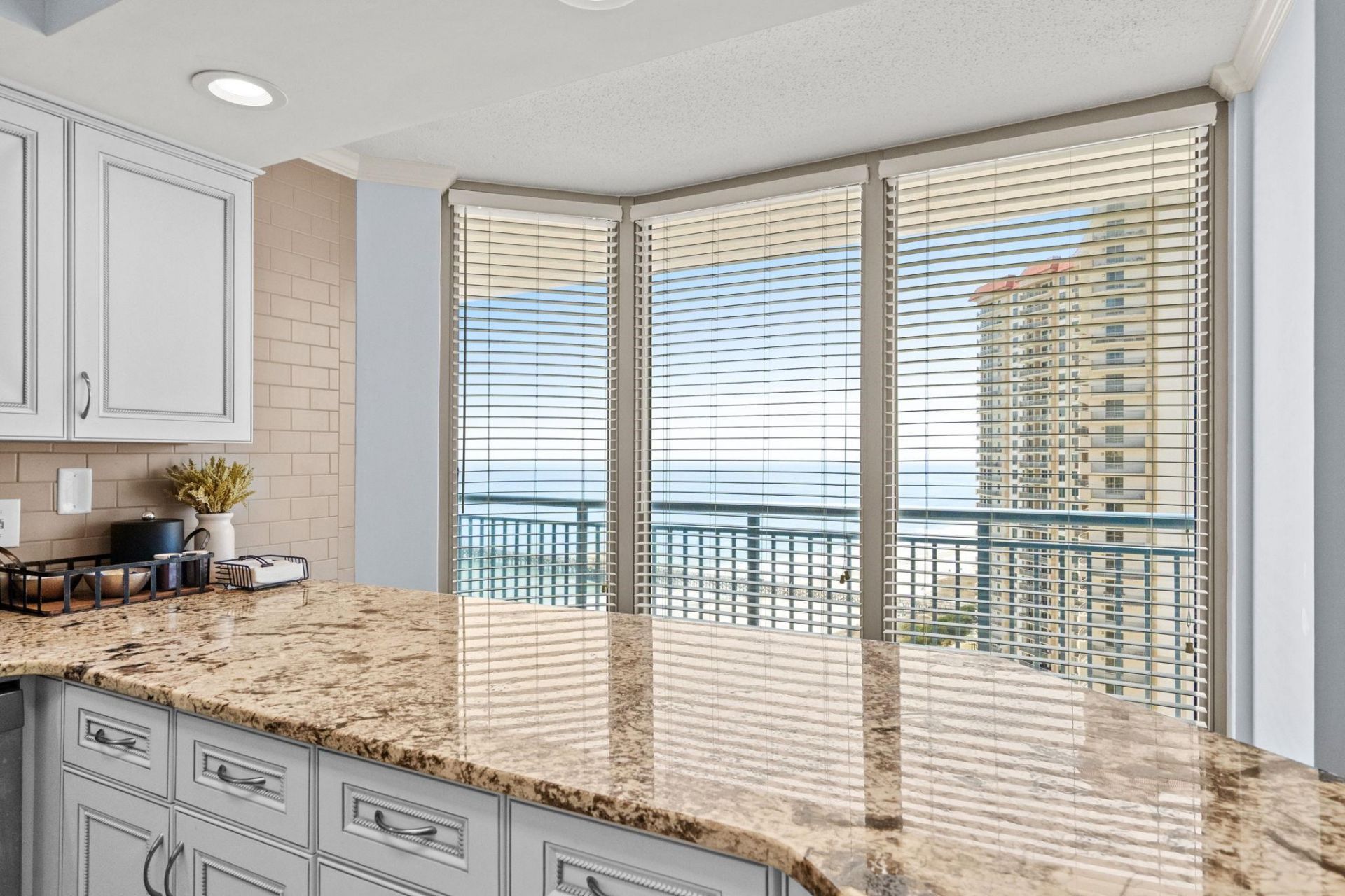 8560 Queensway Blvd. Photo 13