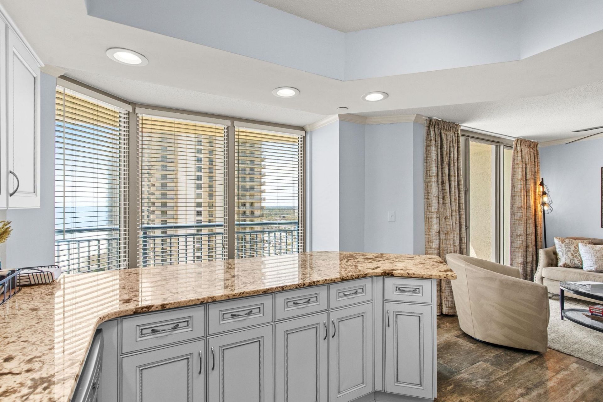 8560 Queensway Blvd. Photo 14