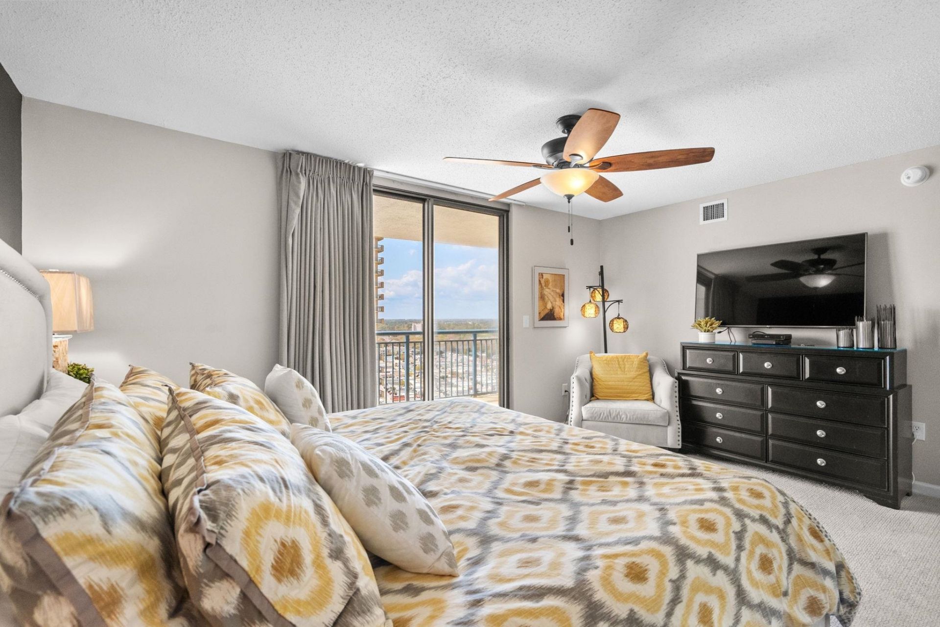 8560 Queensway Blvd. Photo 20