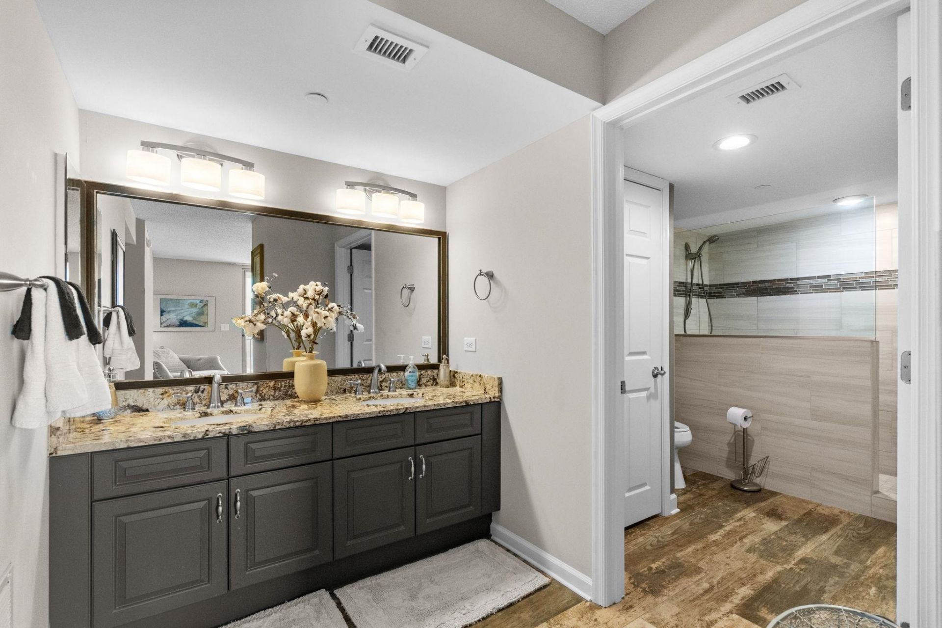 8560 Queensway Blvd. Photo 21