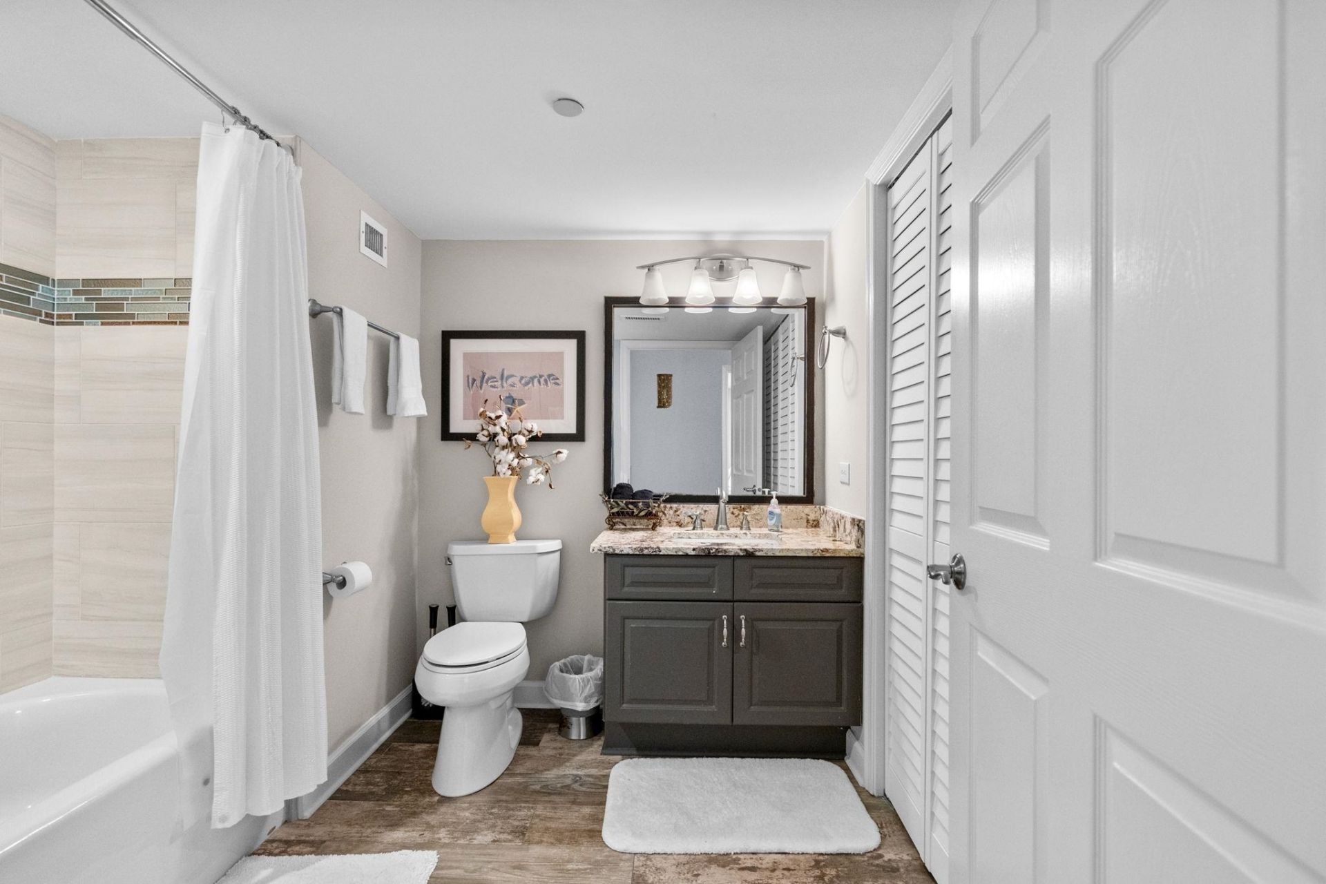 8560 Queensway Blvd. Photo 24