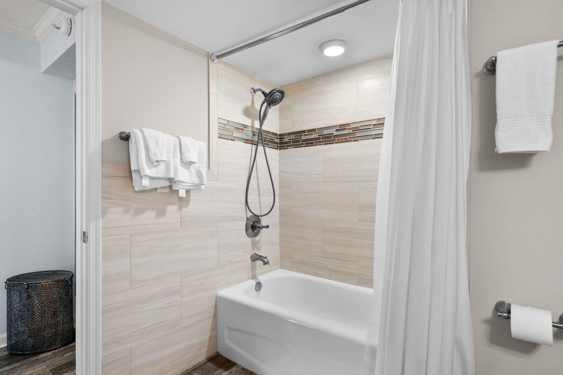 8560 Queensway Blvd. Photo 25