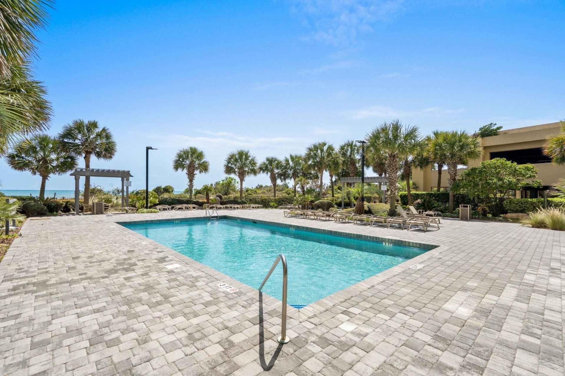 8560 Queensway Blvd. Photo 31