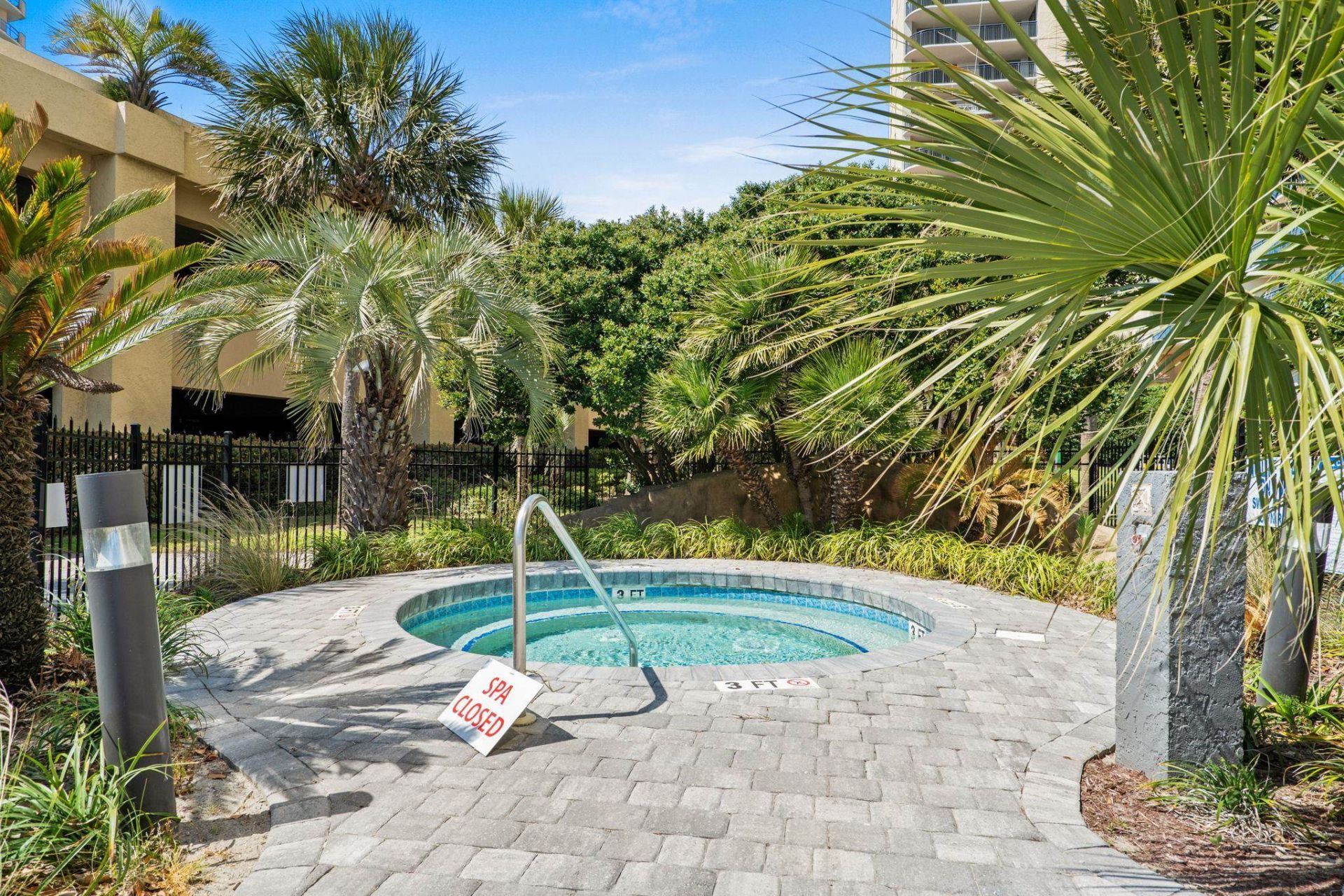 8560 Queensway Blvd. Photo 35