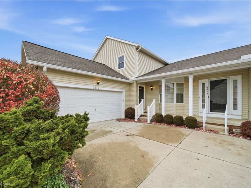 6686 Hogan Way NW, Canton, OH 44718 Photo 1