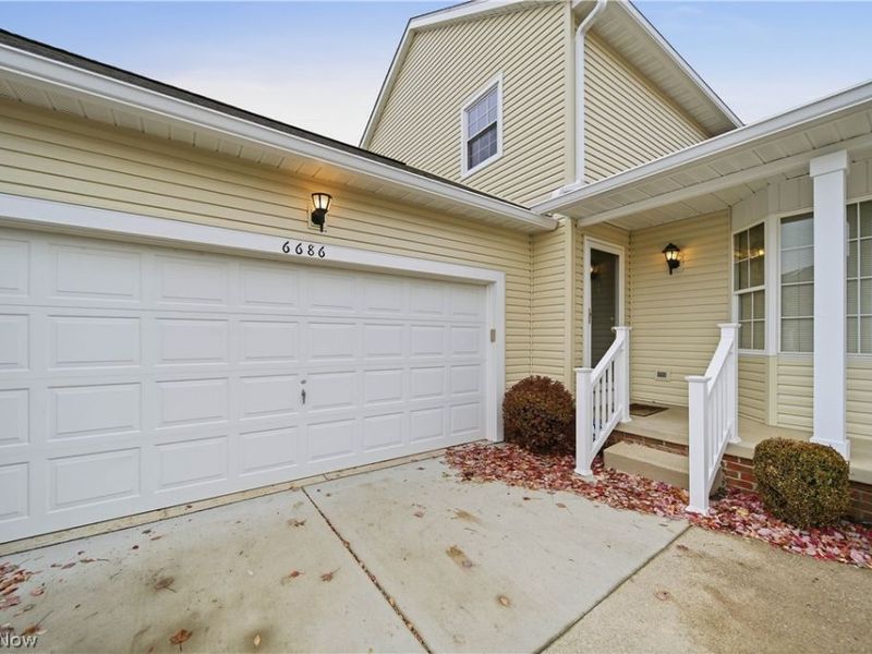 6686 Hogan Way NW, Canton, OH 44718 Photo 2