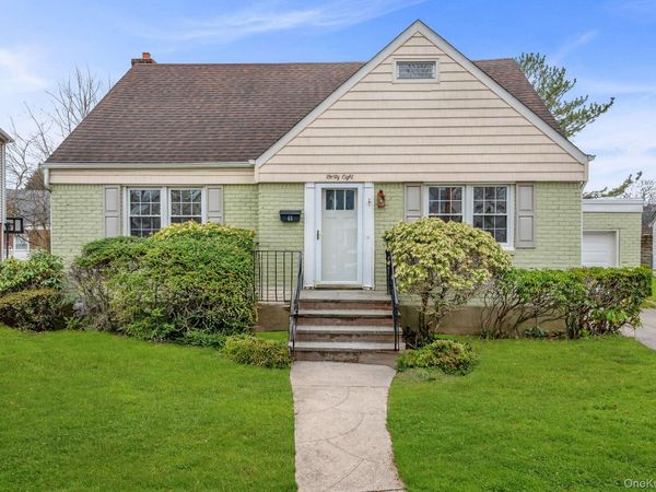 48 Sperry Court , New Hyde Park, NY 11040