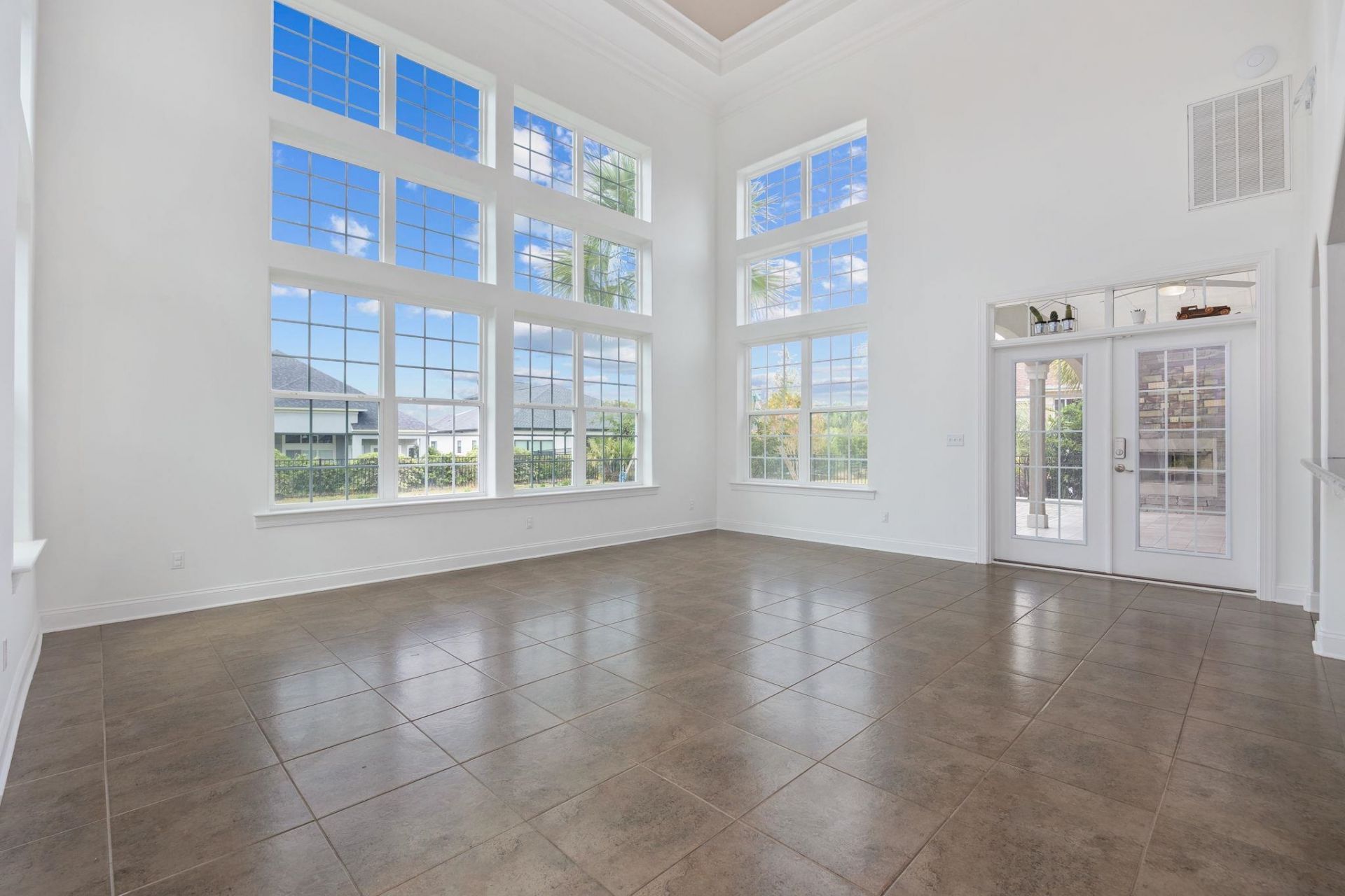 914 Bluffview Dr. Photo 10