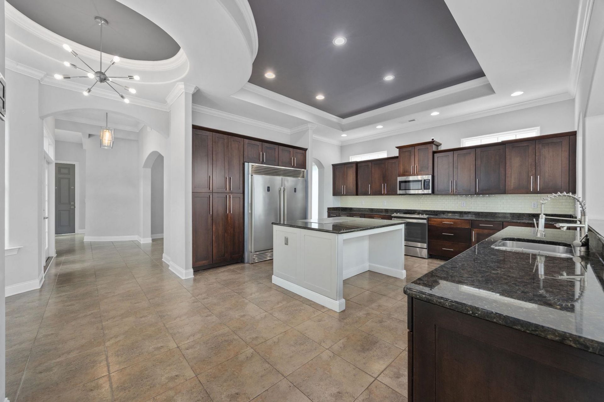 914 Bluffview Dr. Photo 4