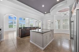 914 Bluffview Dr. photo 4