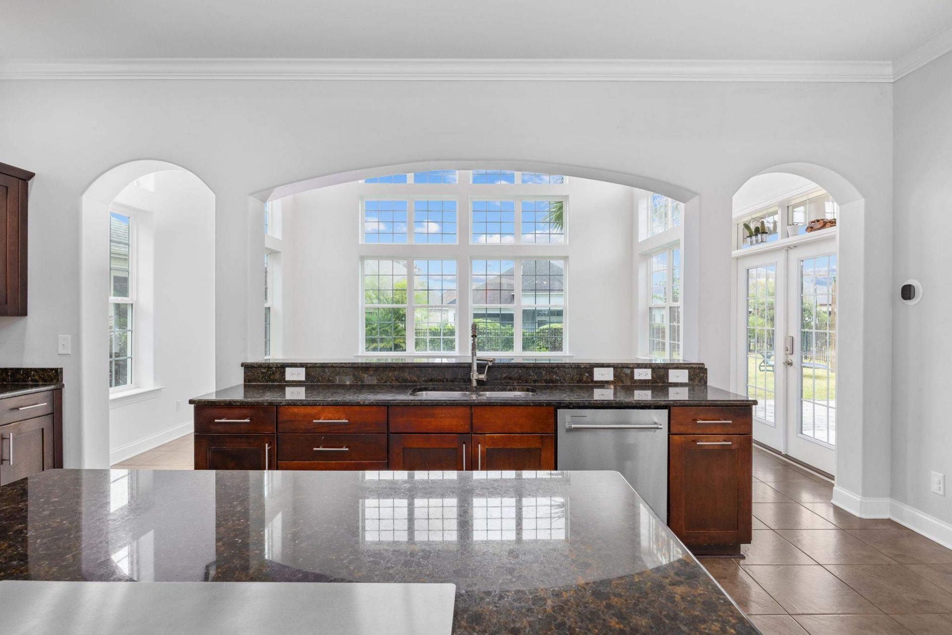 914 Bluffview Dr. Photo 6