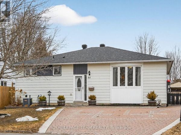 44 Ballantrae Way, Ottawa, ON K2L1N5