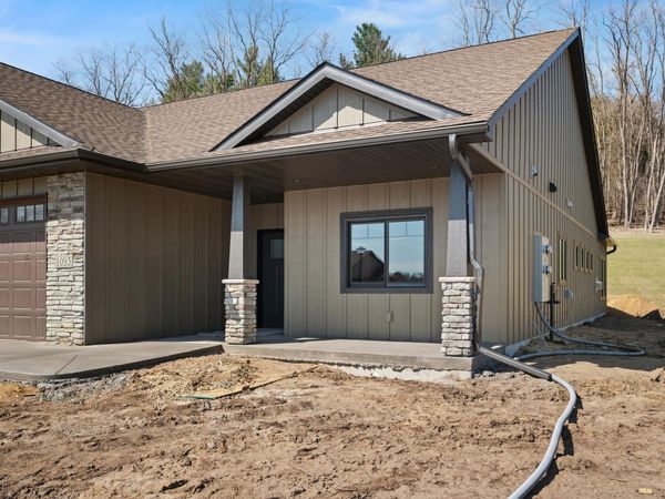 1060 Legend Lane, River Falls, WI 54022