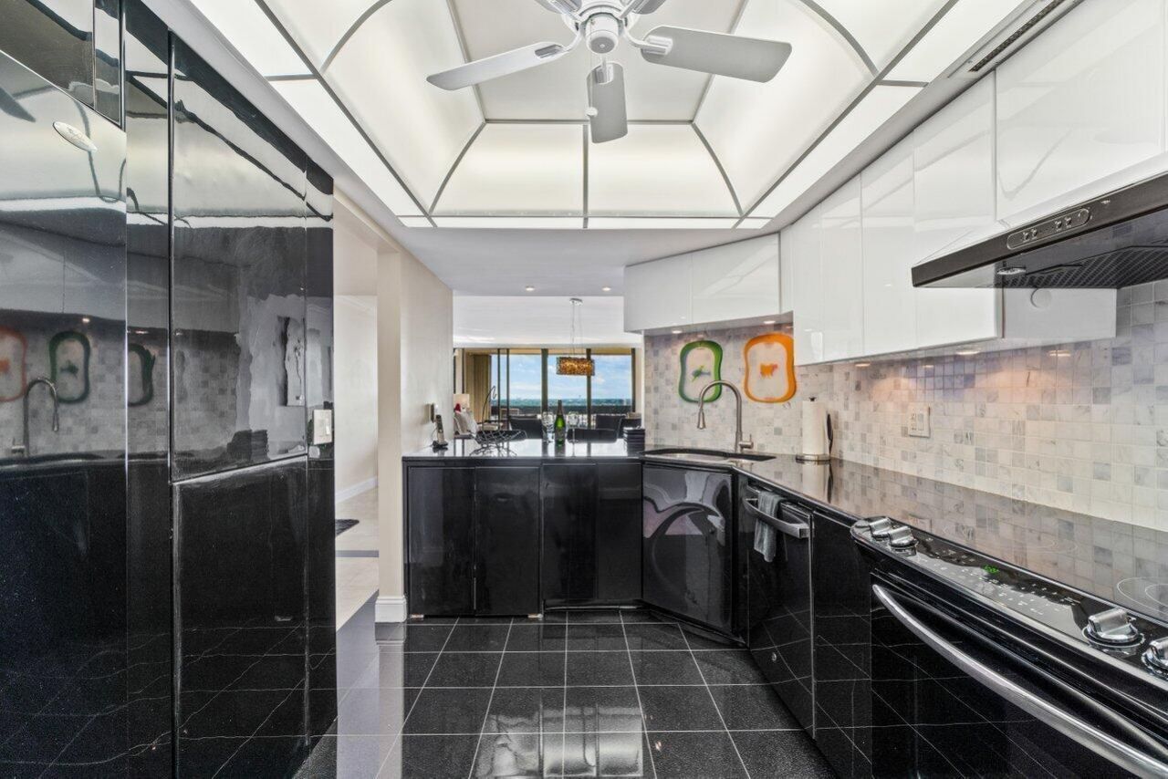 2400 Presidential Way, Unit 1906, West Palm Beach, FL 33401 Photo