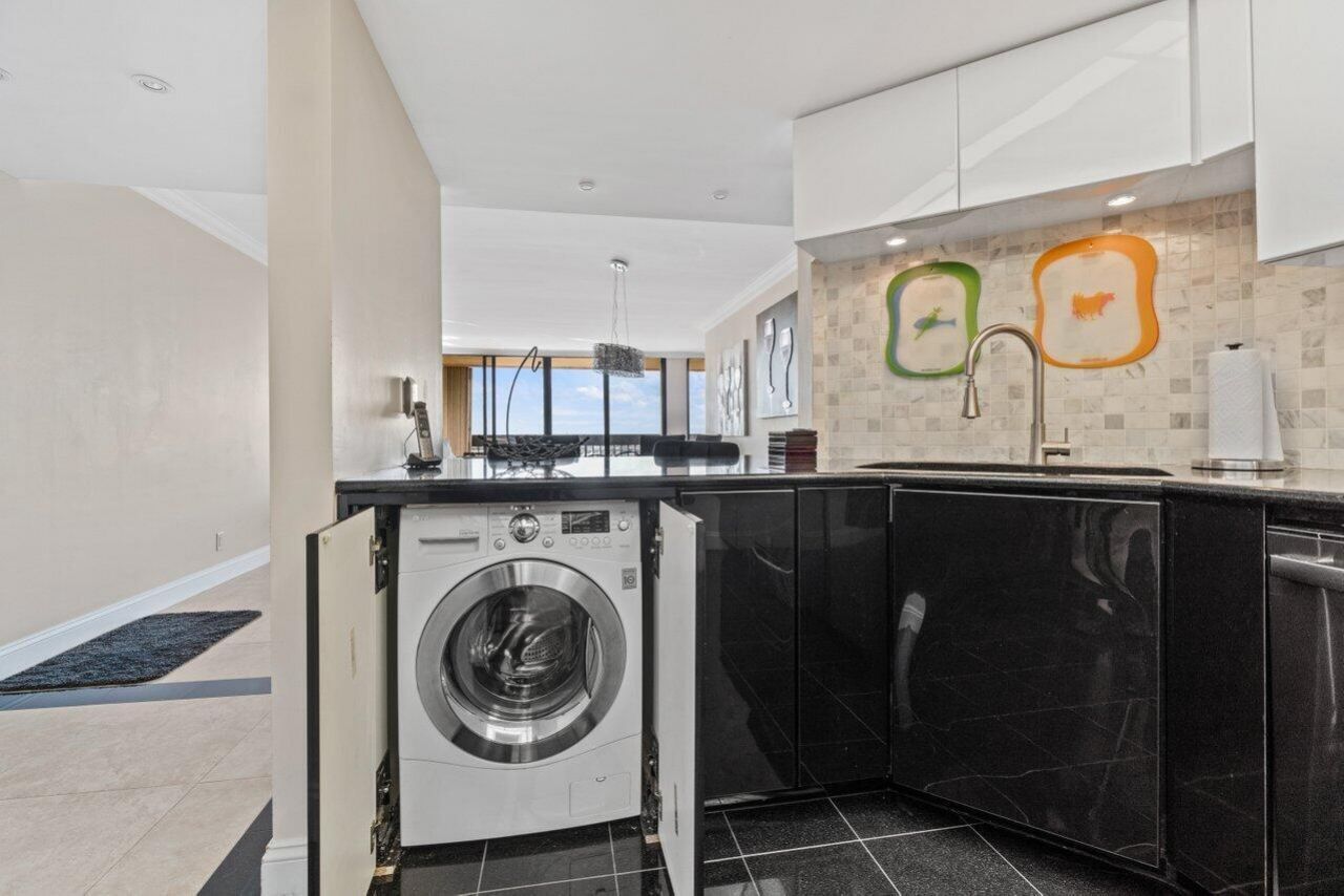 2400 Presidential Way, Unit 1906, West Palm Beach, FL 33401 Photo