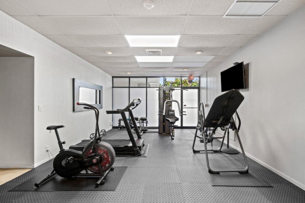 2400 Presidential Way, Unit 1906, West Palm Beach, FL 33401 Photo