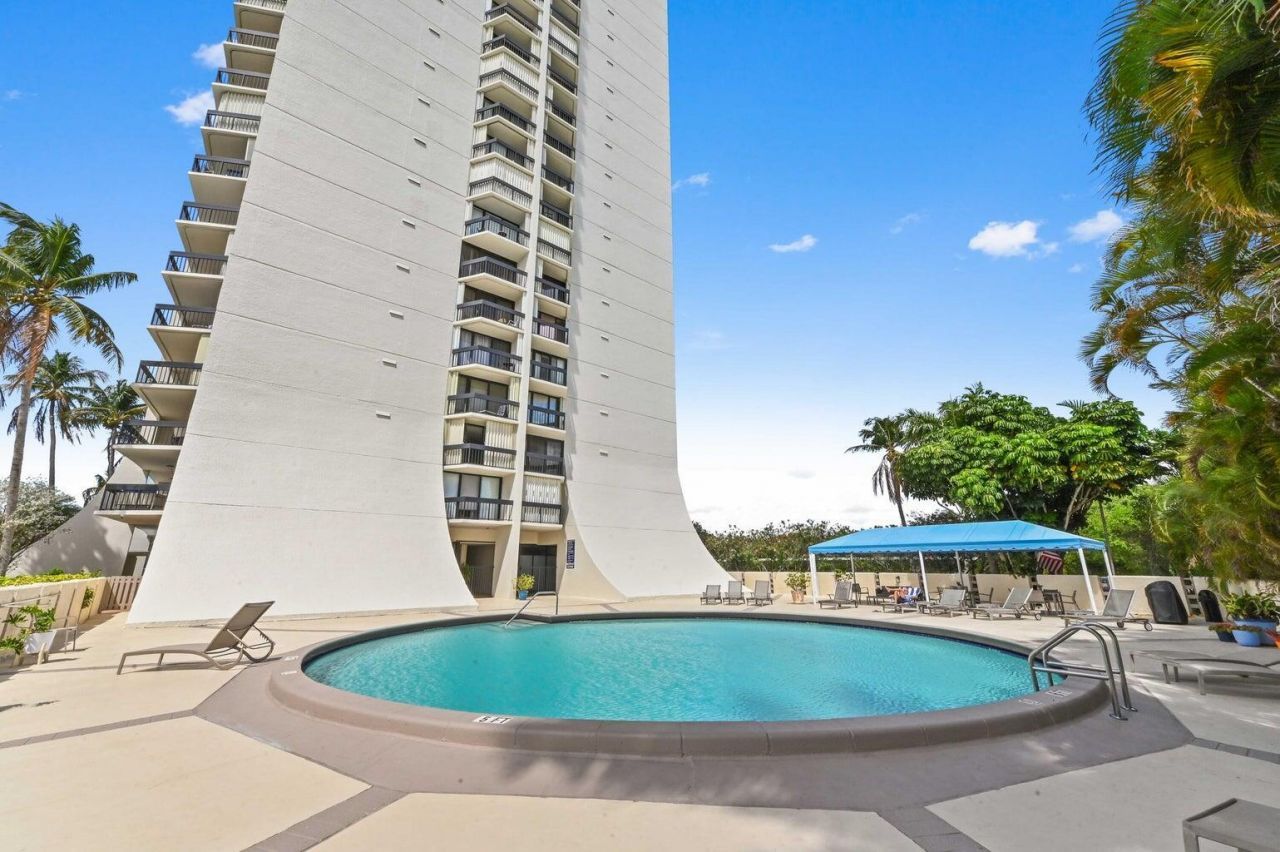 2400 Presidential Way, Unit 1906, West Palm Beach, FL 33401 Photo
