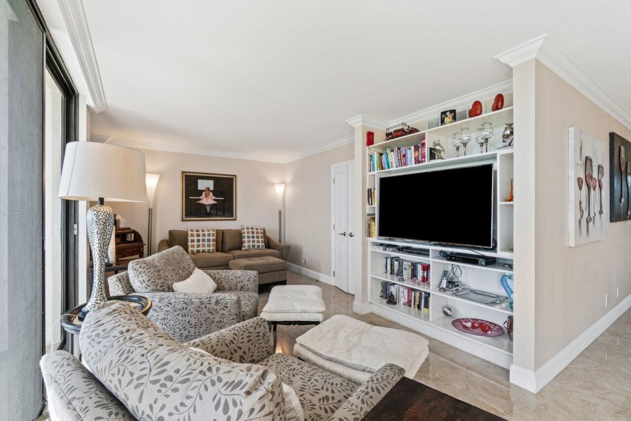 2400 Presidential Way, Unit 1906, West Palm Beach, FL 33401 Photo