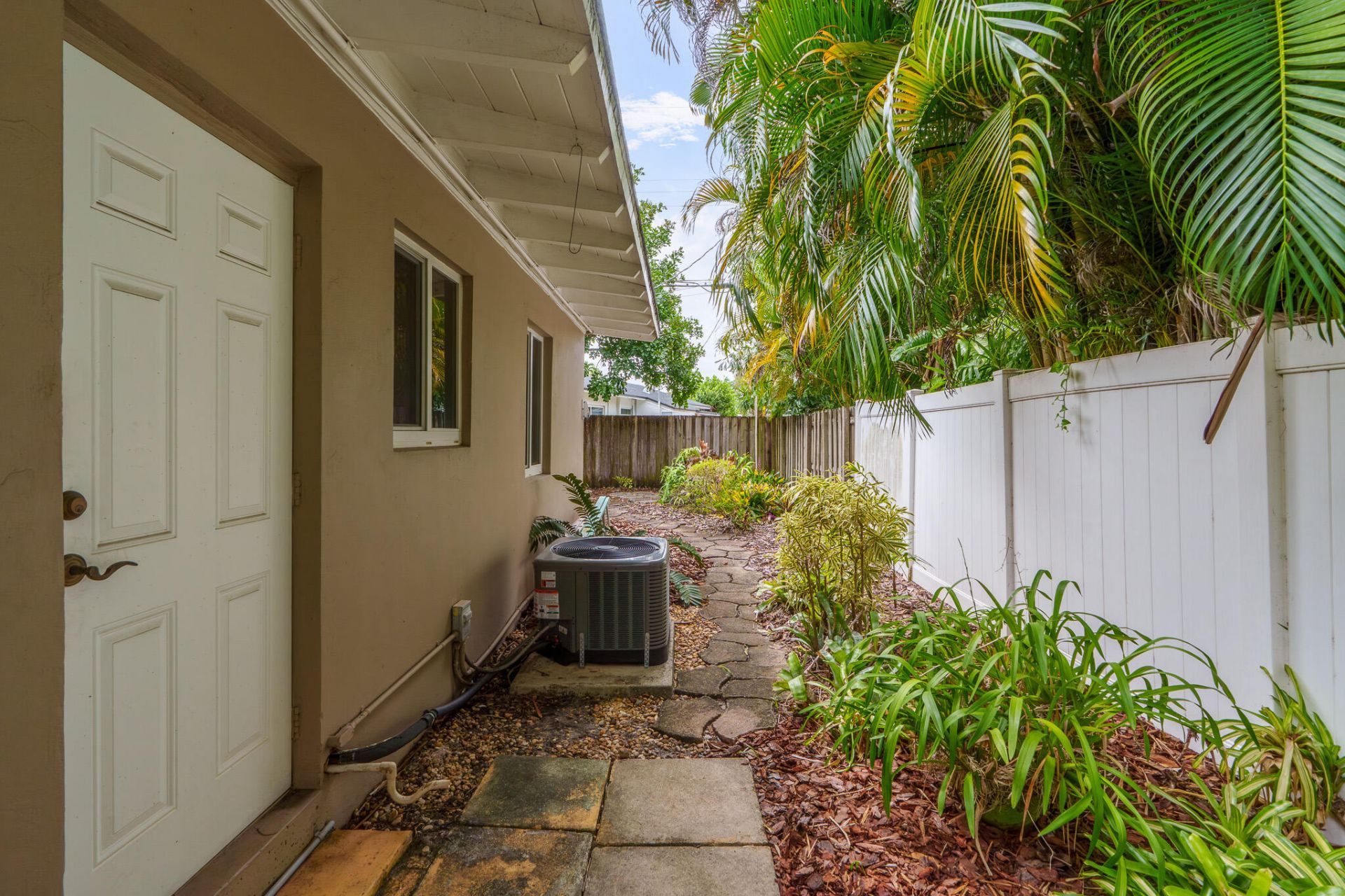 1617 NE 8th Avenue, Fort Lauderdale, FL 33305 Photo