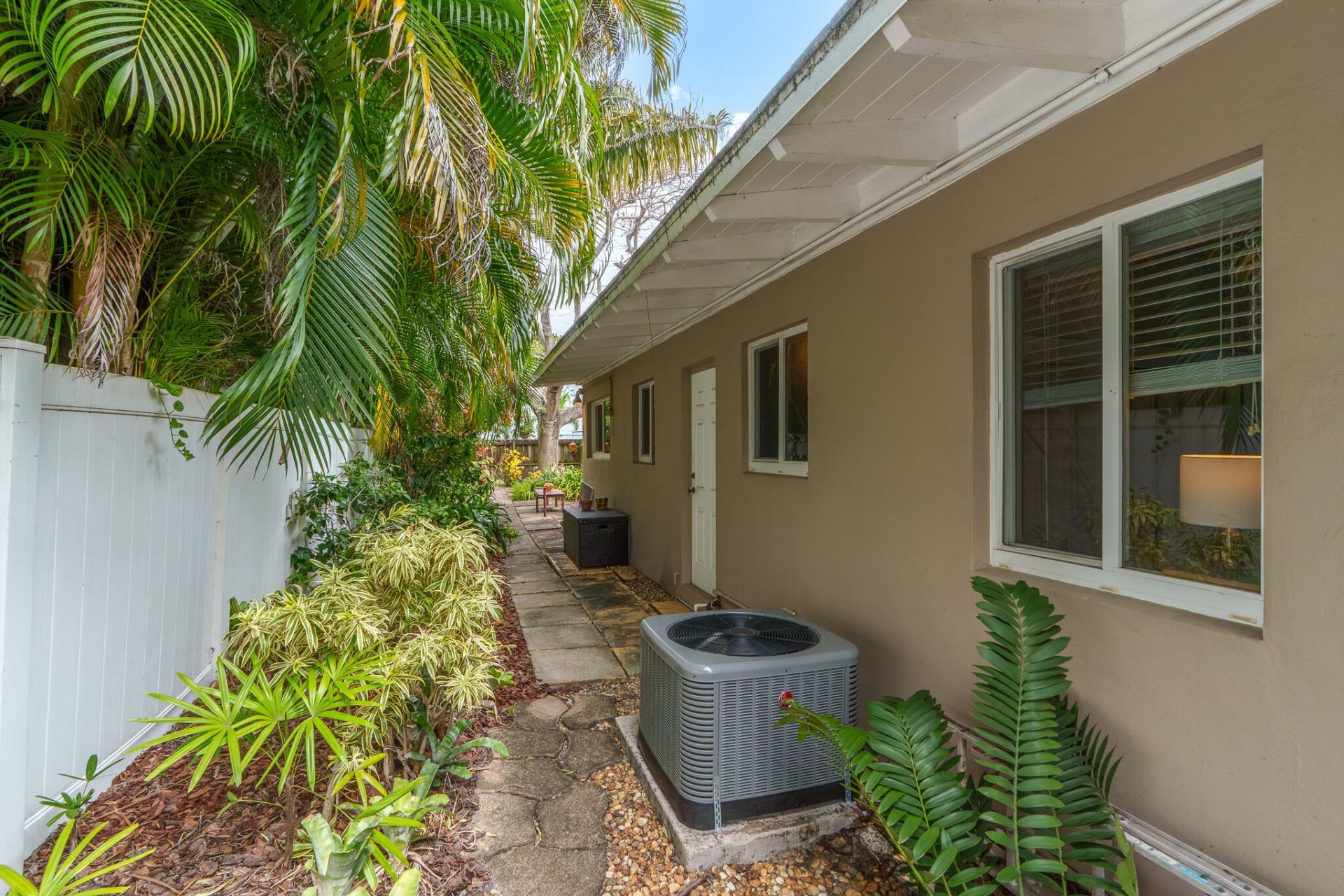 1617 NE 8th Avenue, Fort Lauderdale, FL 33305 Photo