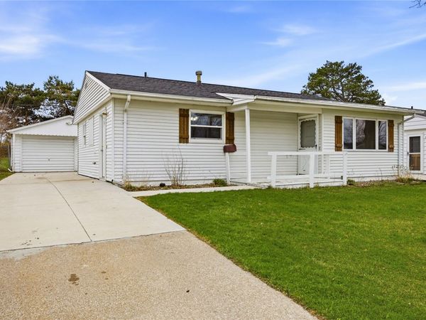 1051 Clifton Street NE, Cedar Rapids, IA 52402