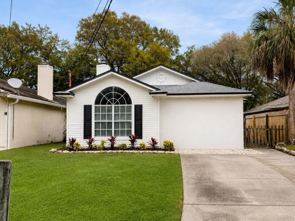569 CAMELIA Street, Atlantic Beach, FL 32233