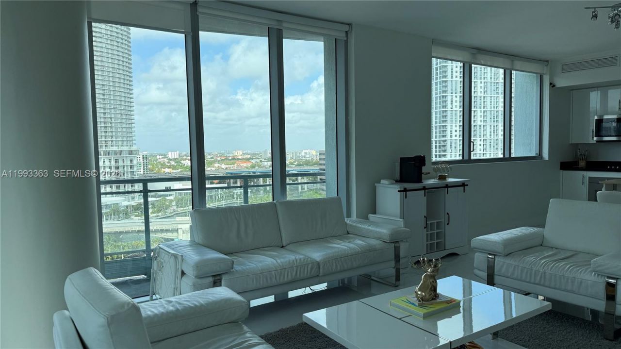 92 SW 3rd St, Unit 1505, Miami, FL 33130 Photo