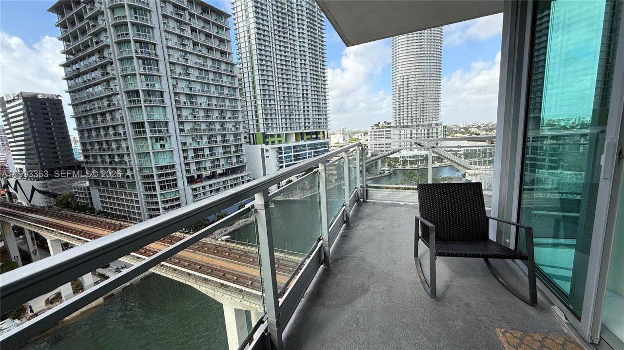 92 SW 3rd St, Unit 1505, Miami, FL 33130 Photo