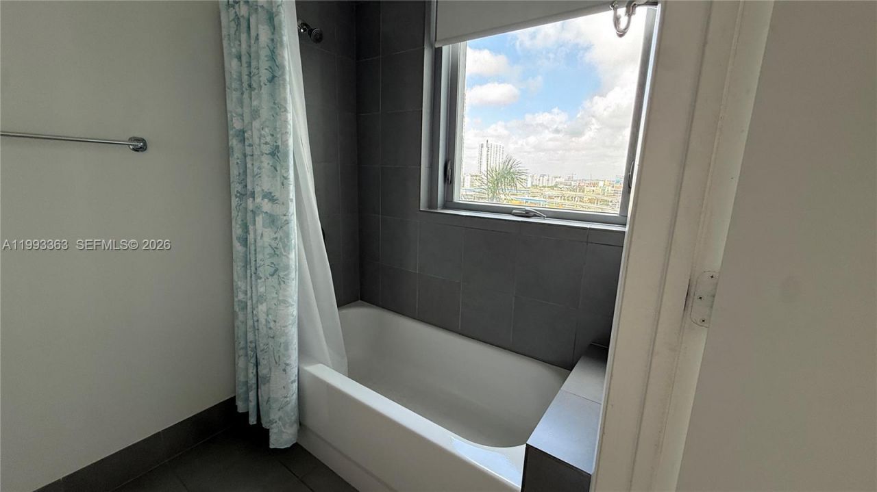 92 SW 3rd St, Unit 1505, Miami, FL 33130 Photo